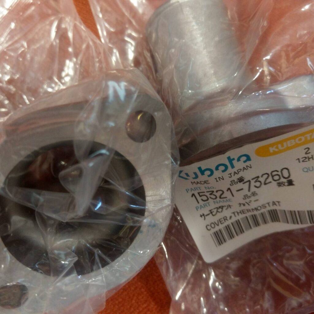 15321-73260 ΚΑΛΥΜΑ ΘΕΡΜΟΣΤΑΤΗ KUBOTA ΣΕΙΡΑ L KAI M // L2000-2202-2201-2850-245-275-295-3250-2850-4200-M6030