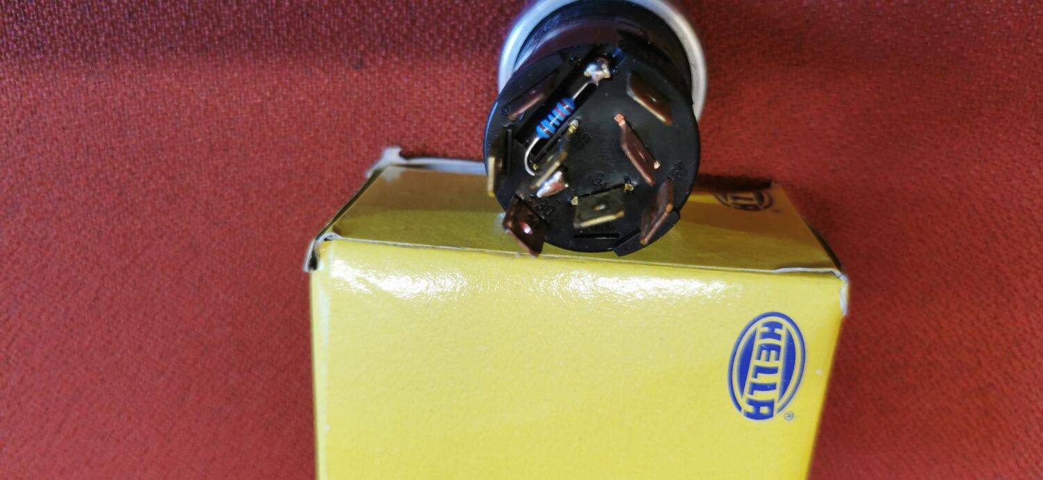 6HF03916031 ΔΙΑΚΟΠΤΗΣ ΜΠΟΥΤΟΝ CLAAS 05946670 NEW HOLLAND 7286-8286 5122659