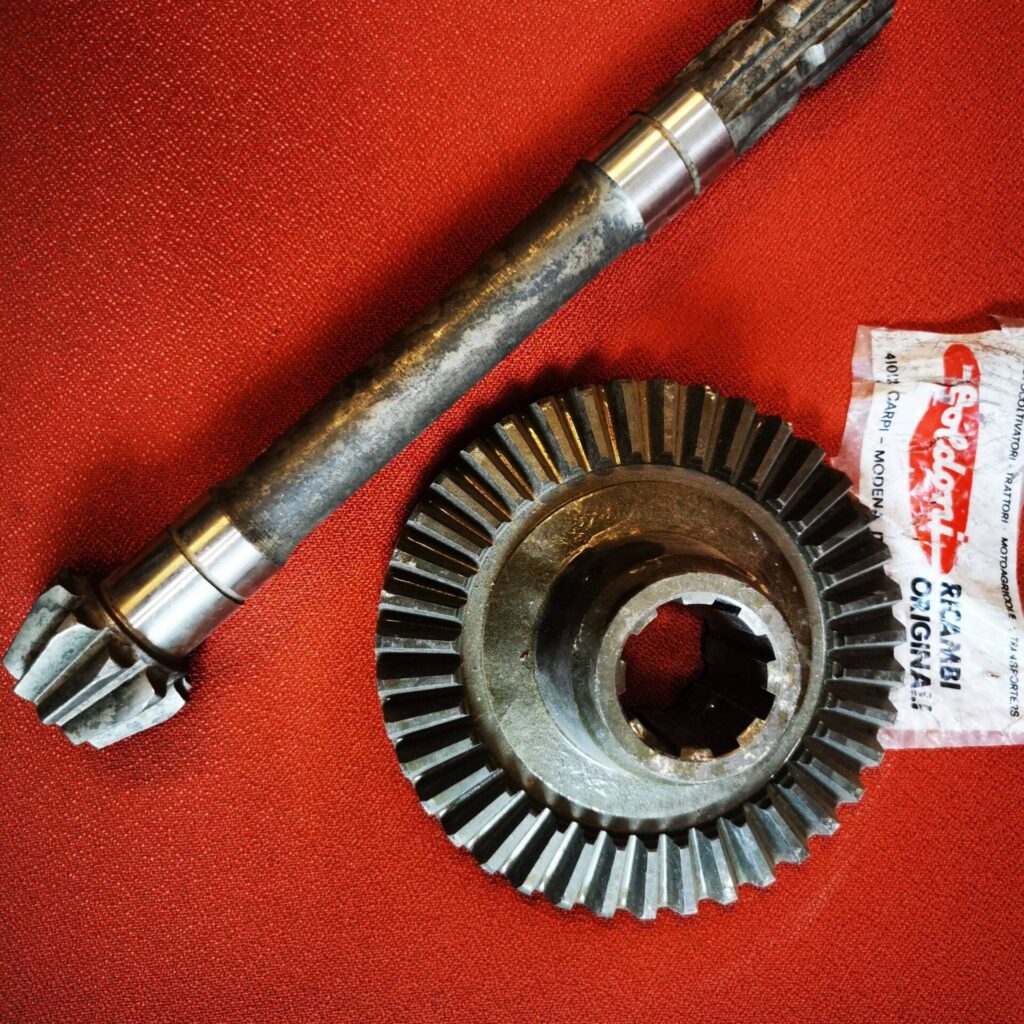 ΠΗΝΙΟ ΚΟΡΩΝΑ GOLDONI ΦΡΕΖΑ GOLDONI 230  BEVEL GEAR DRILL MOTOCULTIVATOR AND GOLDONI T25 PINION TEETH 10 TEETH CORON 39/8