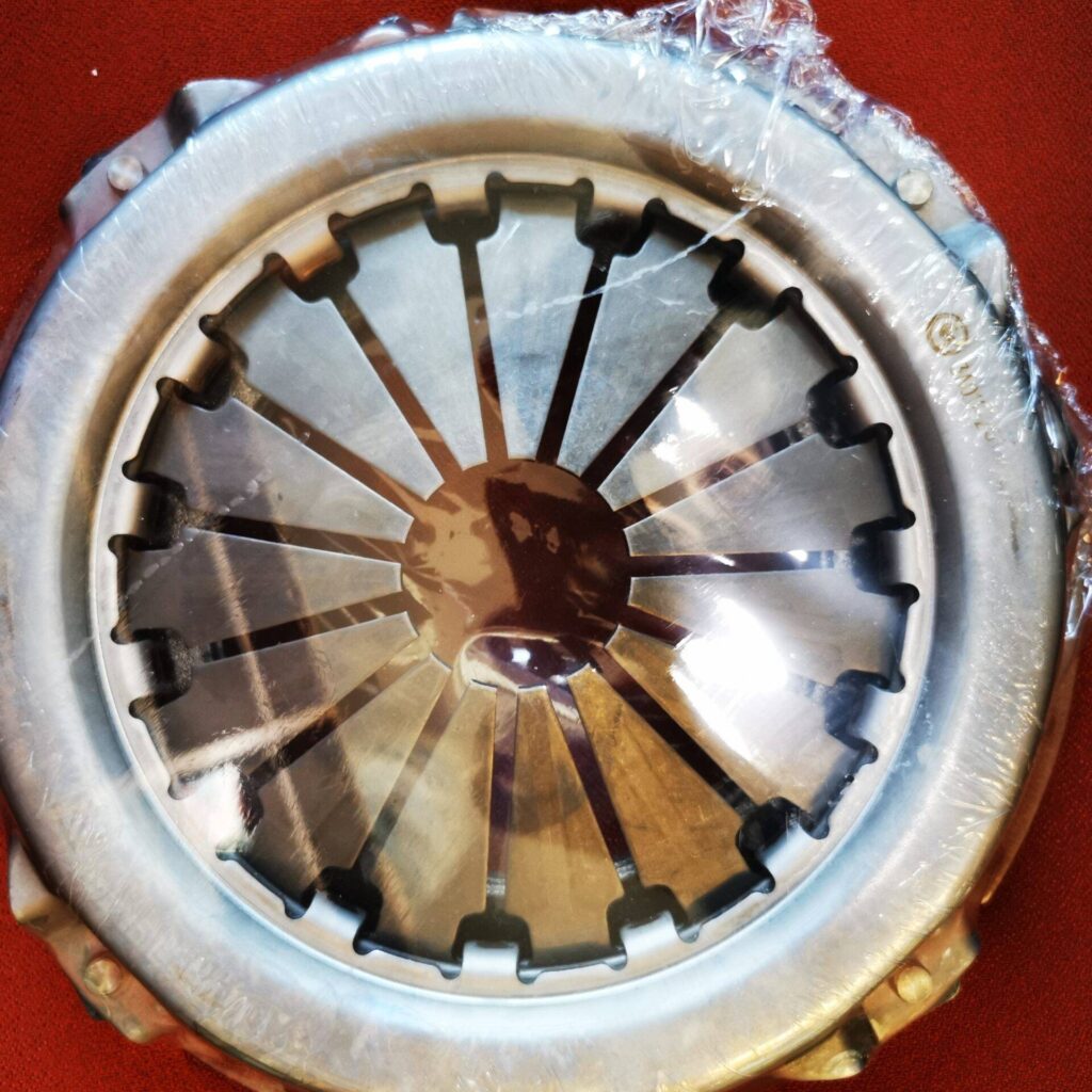 3A011-25110 ΠΛΑΤΩ Kubota ASSY COVER,CLUTCH Kubota M4700- M4800- M4900- M5040- M5140; M5400;