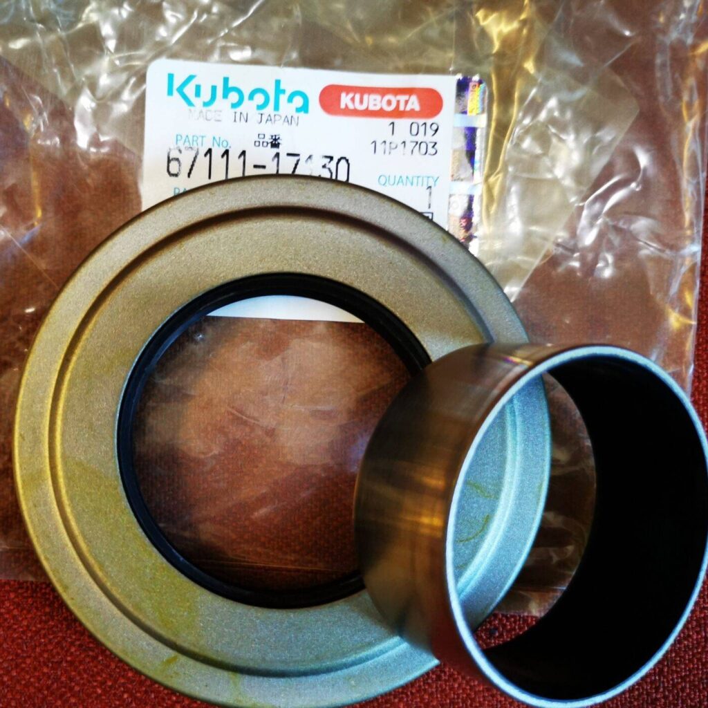67111-17130 ΤΣΙΜΟΥΧΑ ΠΙΣΩ ΤΡΟΧΟΥ ΜΕ ΔΑΧΤΥΛΙΔΙ ORIGINAL KUBOTA 8200 -2150
