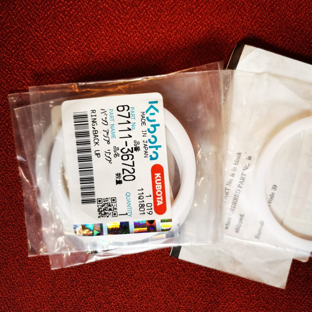 67111-36720 ΥΔΡΑΥΛΙΚΟΥ ΠΙΣΤΟΝΙΟΥ ΞΥΣΤΡΑ ORIGINAL KUBOTA  67111-36721 B2400-2150-8200