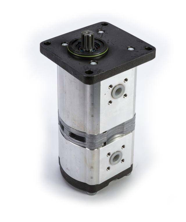 ΔΙΠΛΗ ΑΝΤΛΙΑ ΥΔΡΑΥΛΙΚΟΥ NEW HOLLAND T4 TN-TD-  87472285 / 87386049 / 47129338 MADE IN ITALY   Swept volume 26+15 cc  Rotation Left