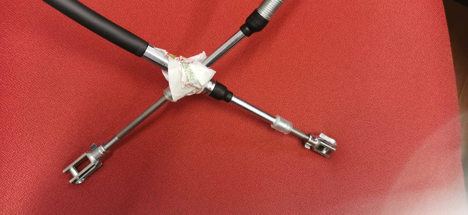 ER522187 ΝΤΙΖΑ ΧΕΙΡΙΣΤΗΡΙΩΝ ΥΔΡΑΥΛΙΚΩΝ ΚΑΙ ΕΥΑΙΣΘΗΣΙΑΣ J.DEERE 5090GL -CARRARO FB90  1,596 ΜΗΚΟΣ  - John Deere ER522187 - CABLE CONTROL ELEVADOR 5 GN-GL JOHN DEERE