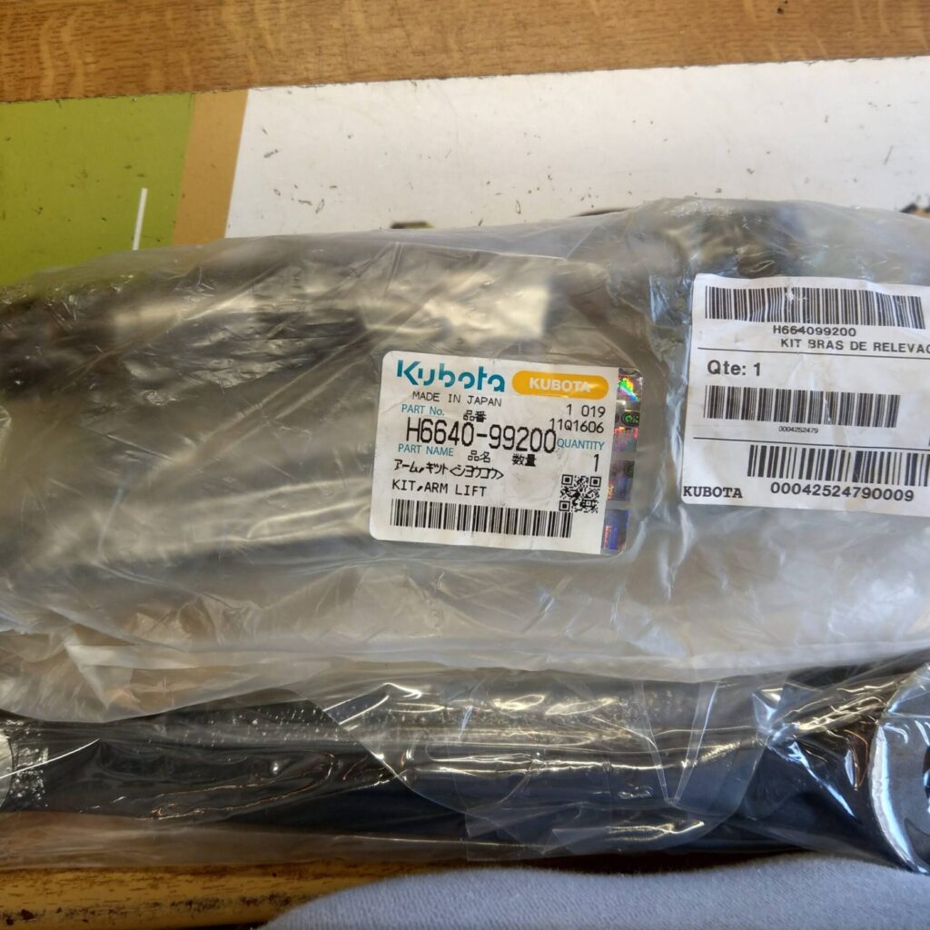 ΜΠΡΑΤΣΑ ΥΔΡΑΥΛΙΚΟΥ KUBOTA B-1750 H6640-99200 ARM,LIFT KIT 1X LH, 1X RH + CROSS SHAFT, Kubota KREUZGELENK HINTEN 4X4 ORIGINAL KUBOTA 6c040-57500