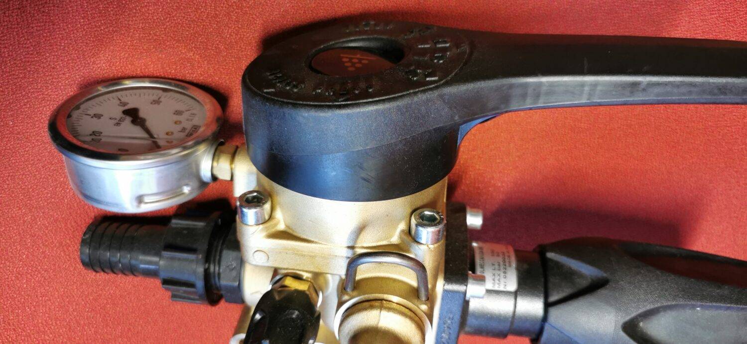 ΧΕΙΡΙΣΤΗΡΙΟ ΤΟΥΡΜΠΙΝΑΣ VEGA ΜΠΡΟΥΝΤΖΙΝΟ MADE IN ITALY ΜΕ ΣΤΑΘΕΡΟΠΟΙΗΤΗ ΠΙΕΣΗΣ VALVOMECCANICA GRUPPO COMANDO MANUALE CON RITORNI CALIBRATI MARCA VALVOMECCANICA MODELLO VEGA